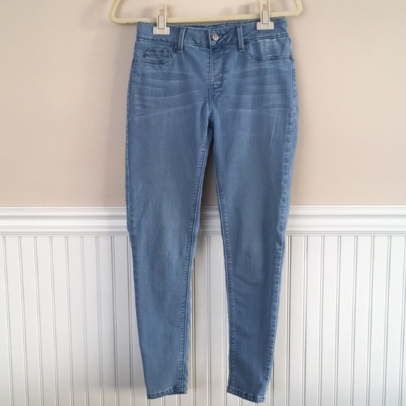 Hot in Hollywood Denim - Hot in Holllywood Light Wash Jeans
